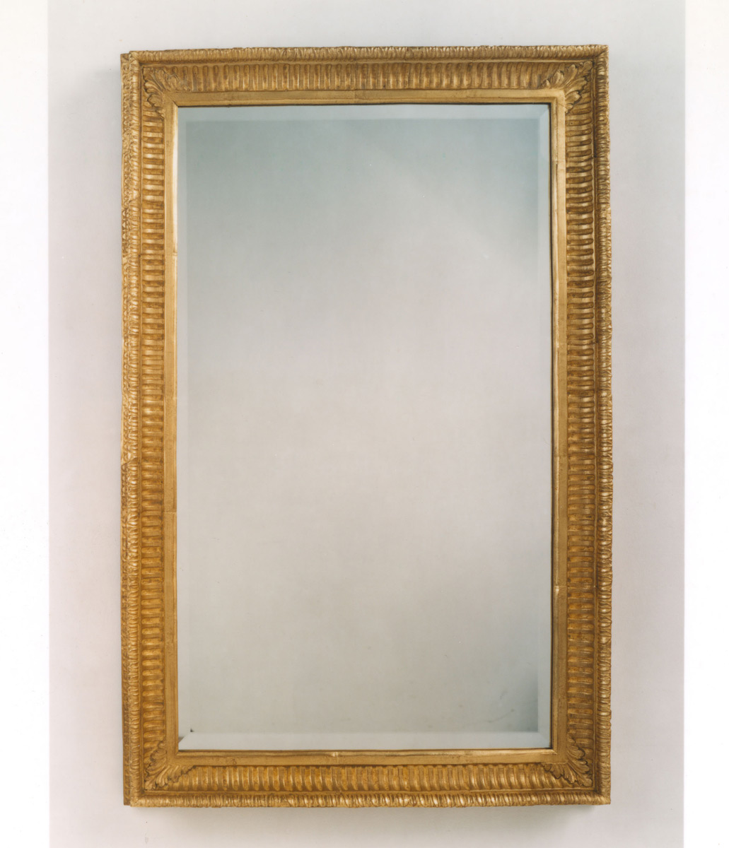 1021 Fluted Cove Mirror 24×37