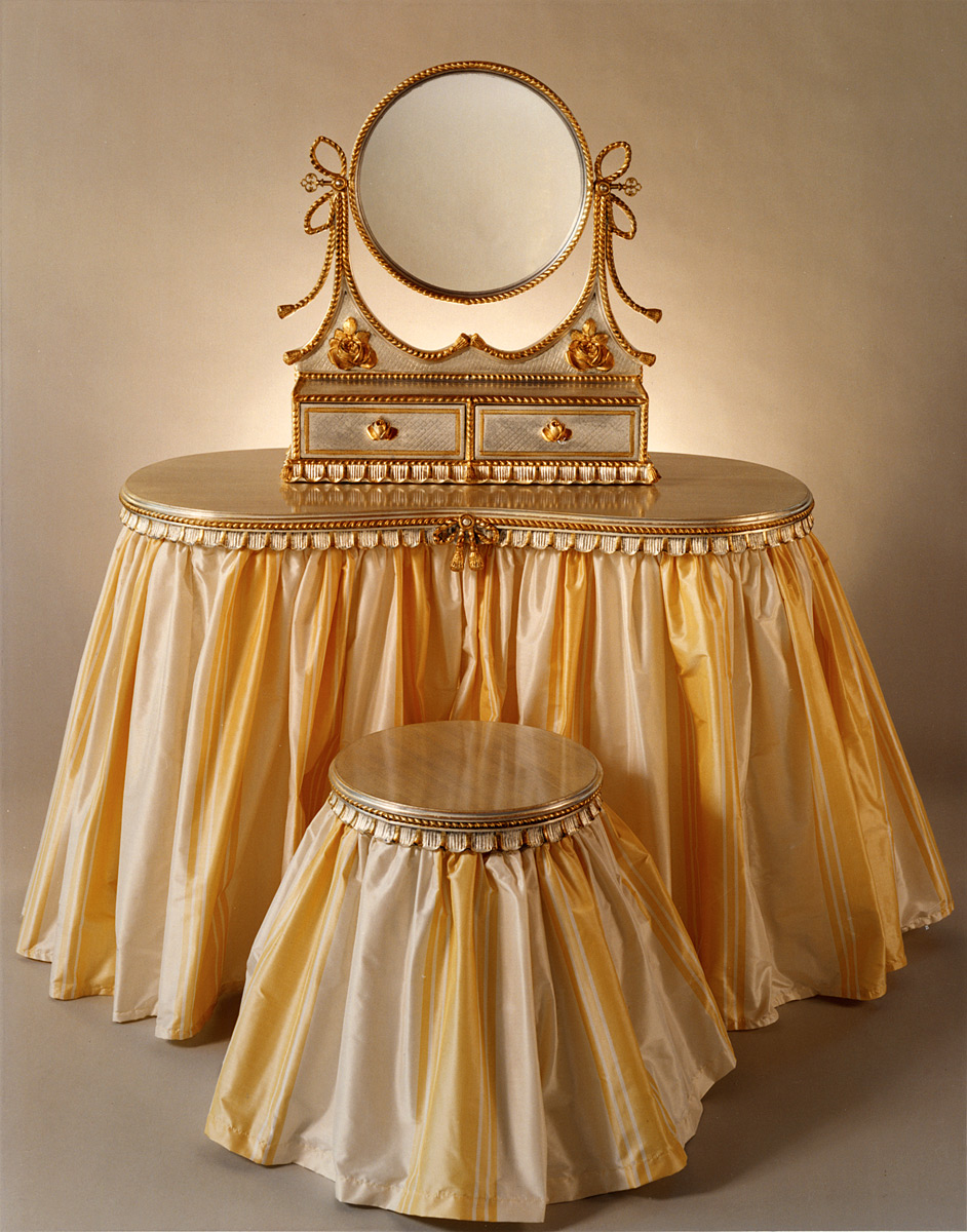 1231 Flounced Vanity Stool 14×18