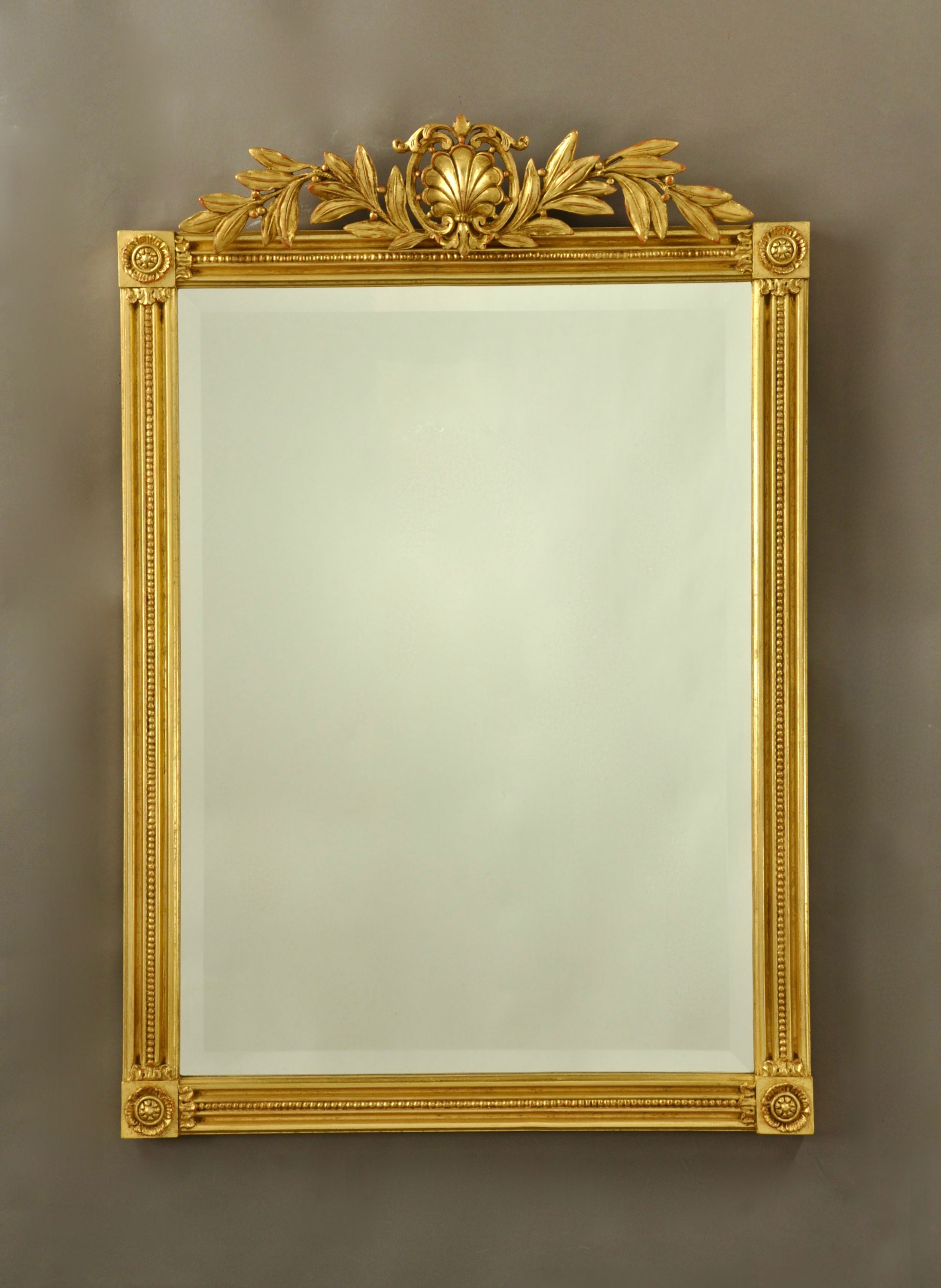 5208 Fluted rosettes with Crest 25.5×37